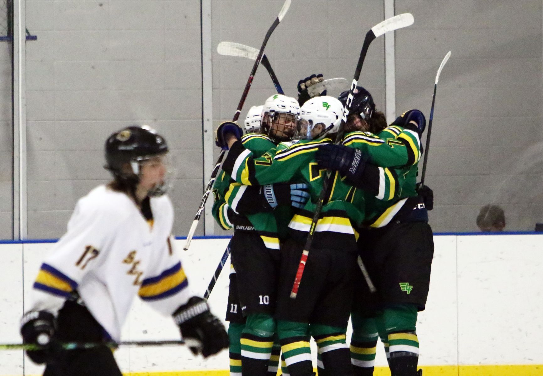 Lindbergh 4, Seckman 2